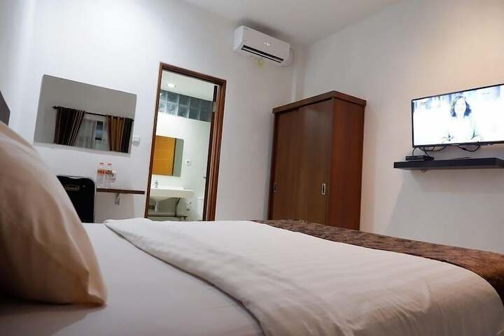 Room 2 of 30