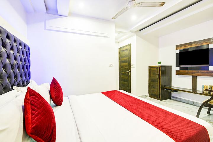 Room 12 of 24