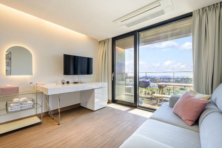Room 27 of 69