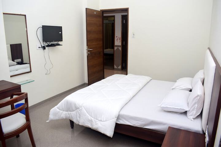 Room 9 of 36