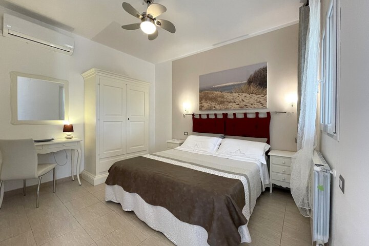 Room 6 of 97