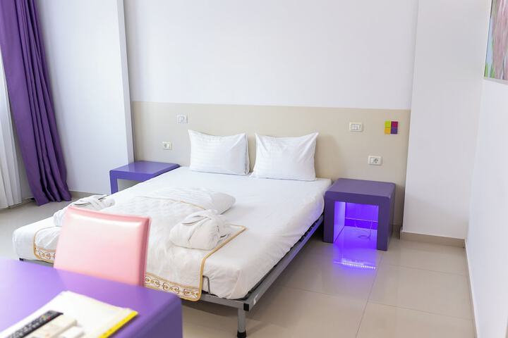 Room 9 of 47