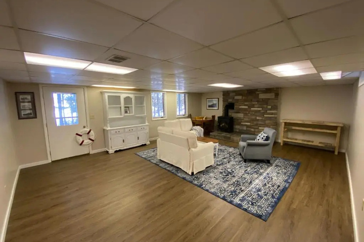 Room 4 of 18