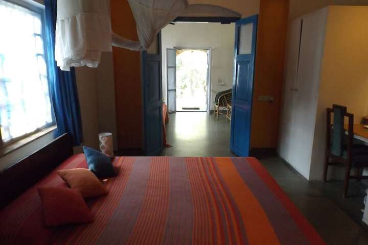 Room 53 of 233