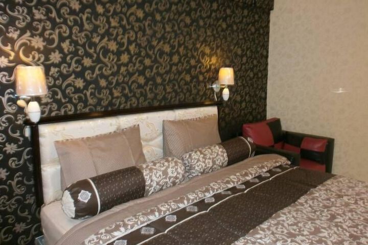 Room 3 of 9