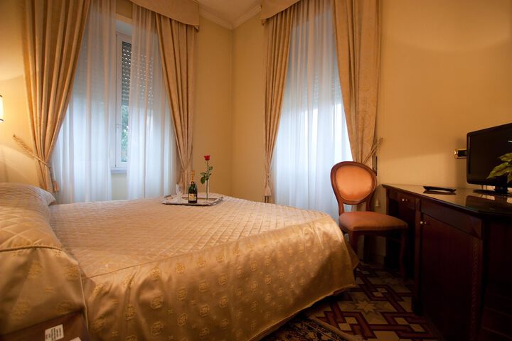 Room 14 of 77