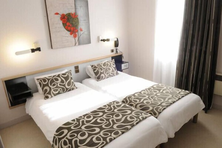 Room 12 of 33