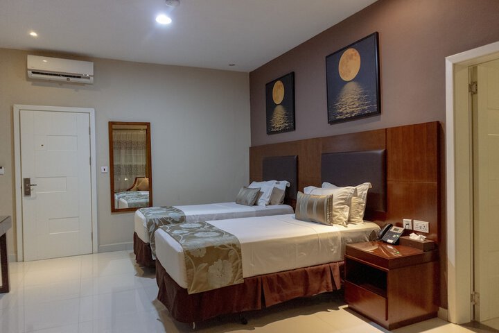 Room 32 of 89