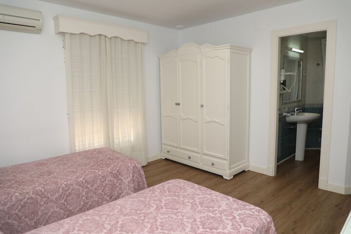 Room 27 of 50