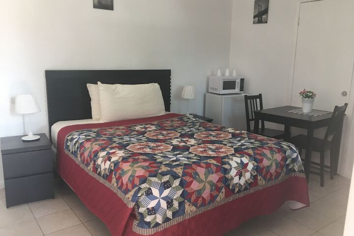 1 Double Bed (2 of 6)