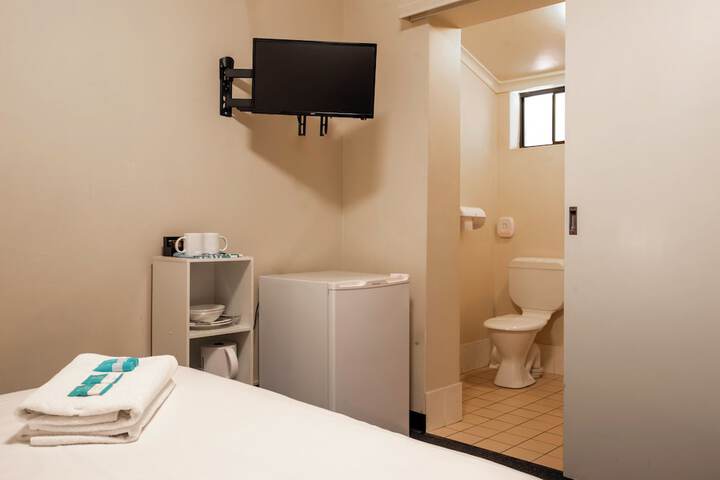 Room 12 of 82