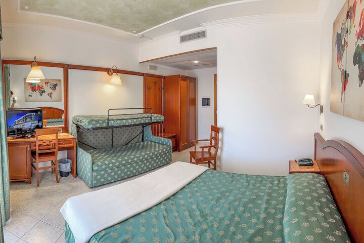 Room 11 of 41
