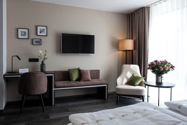 Room 15 of 33