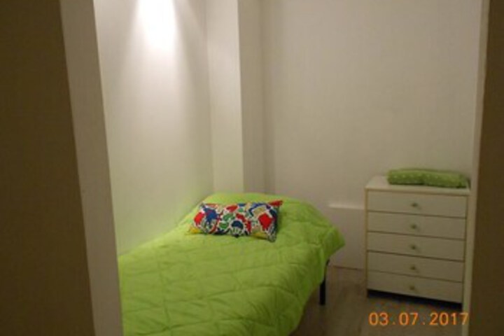 Room 5 of 19