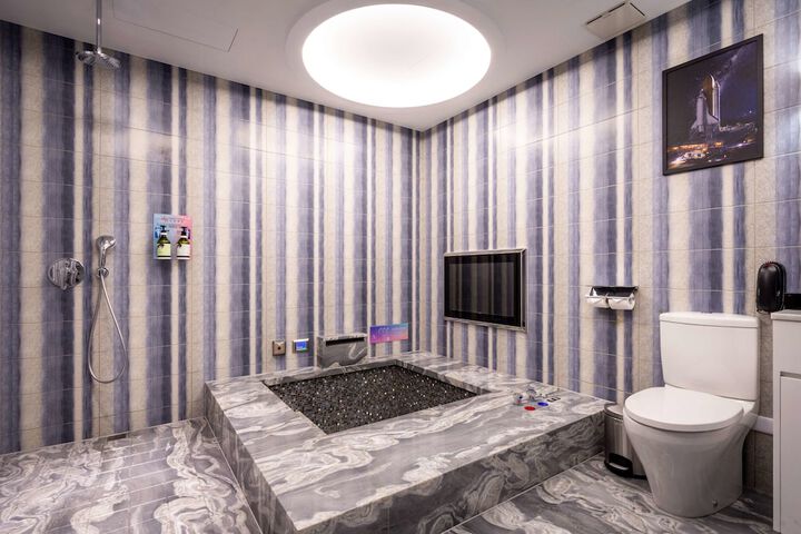 Room 28 of 32