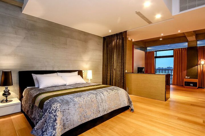 Room 10 of 43