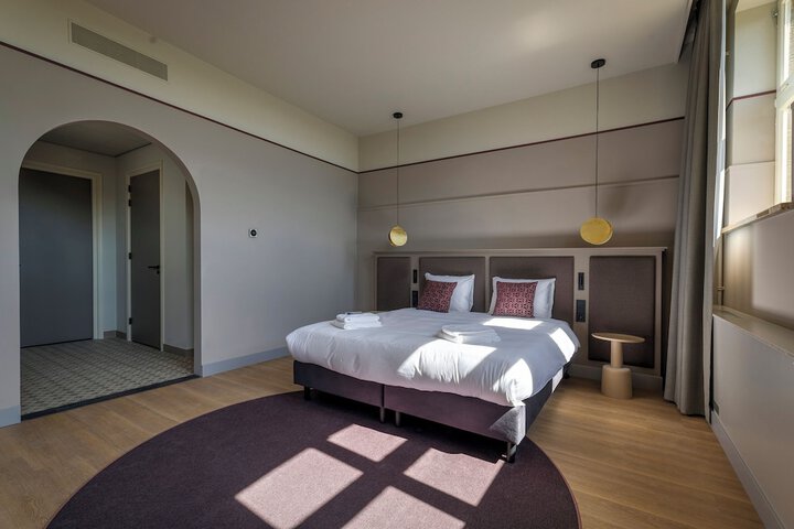 Room 7 of 51