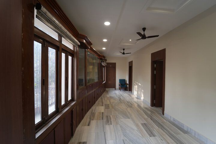 Ballroom/Hall 33 of 34