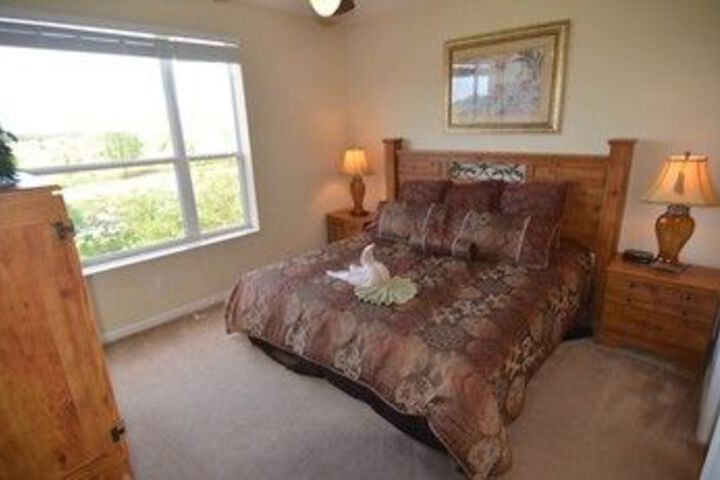 Room 10 of 28