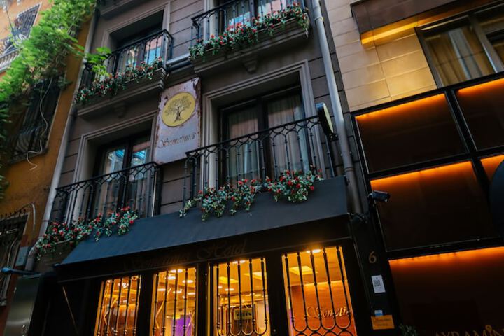 Hotel Entry