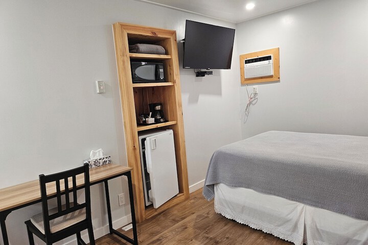 Room 12 of 25