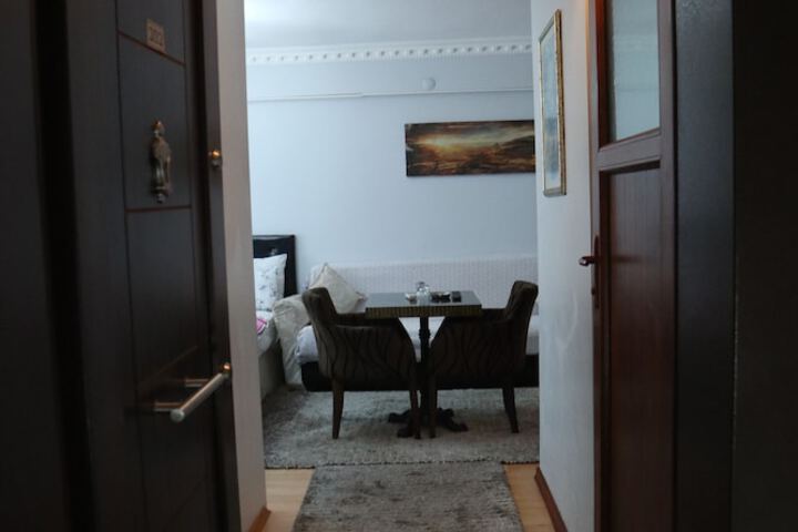 Room 6 of 75