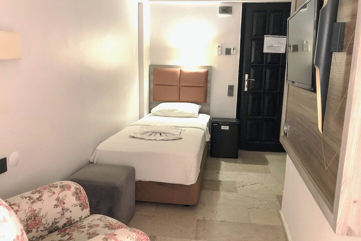 Room 9 of 29