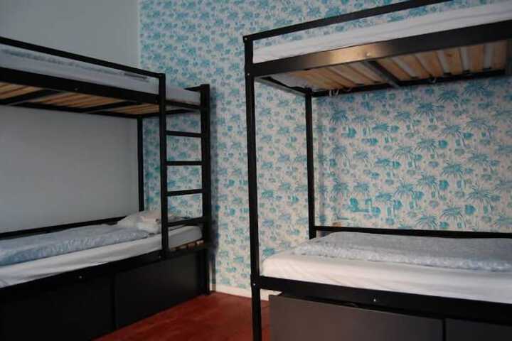 Room 27 of 38