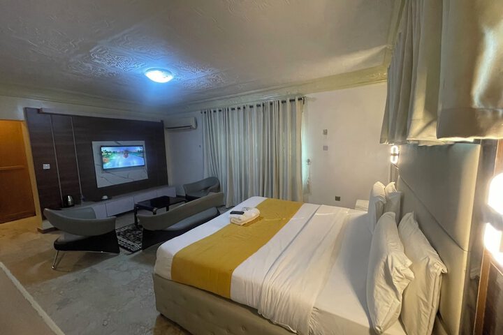 Room 14 of 41