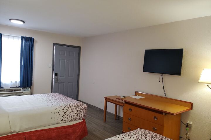 2 Double Beds (7 of 27)