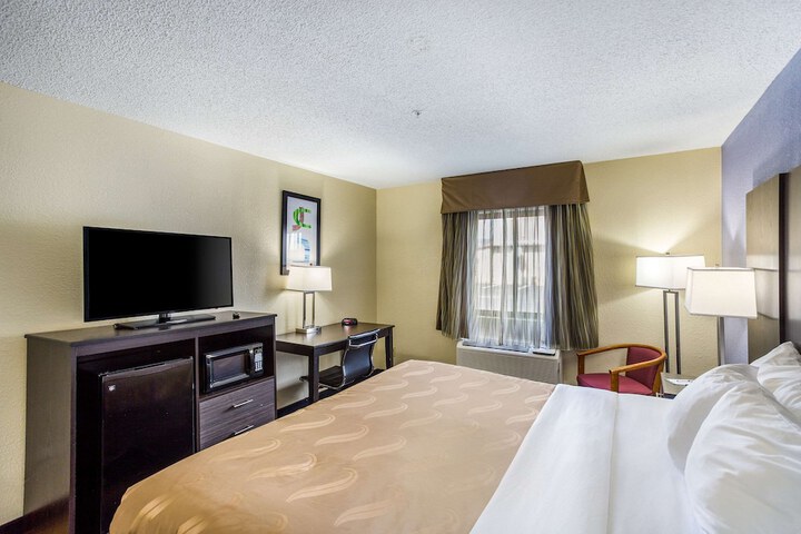 Standard | King Bed (9 of 13)