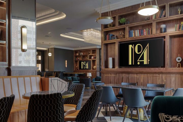 Lounge 121 of 206