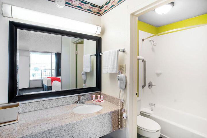 Standard Room, King or Two Doubles (3 of 10)