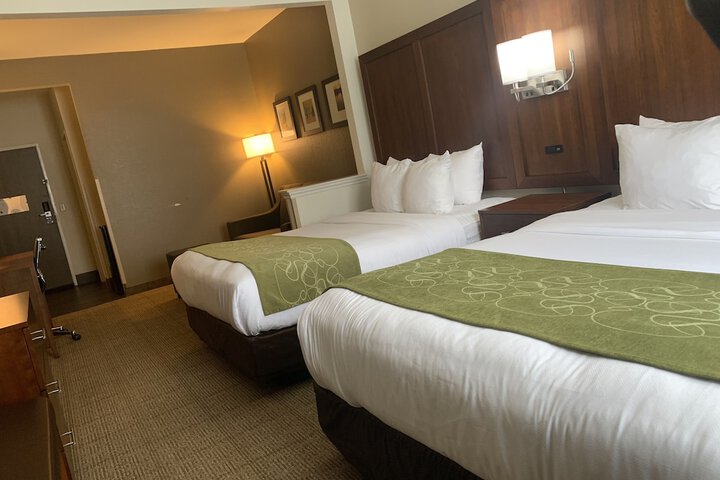 1 Queen Bed Suite Accessible (11 of 24)