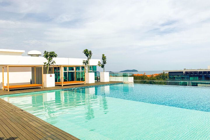 Hotel with Pool