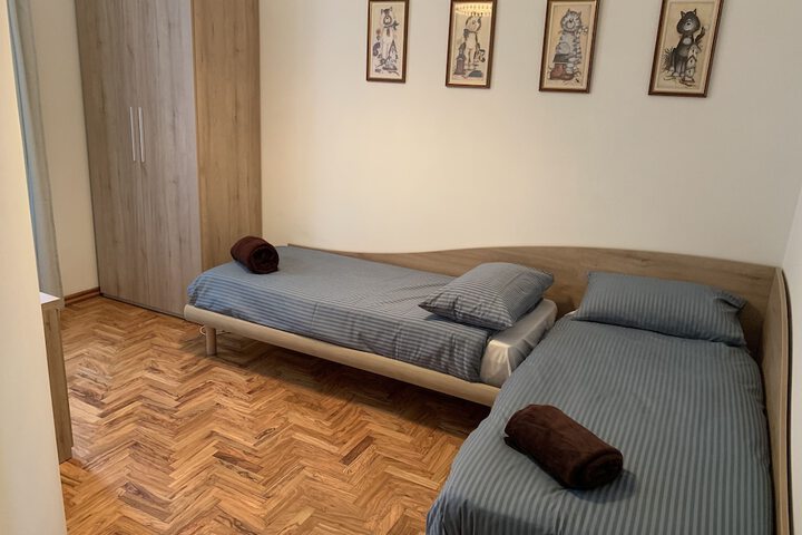 Room 3 of 27