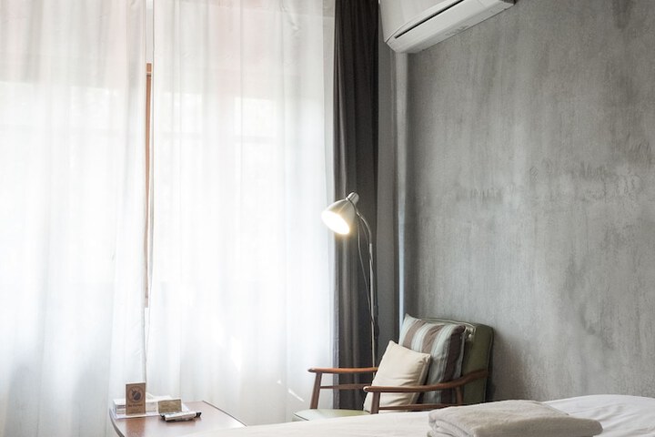 Room 26 of 100