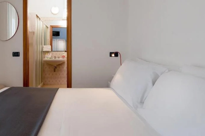 Room 5 of 20