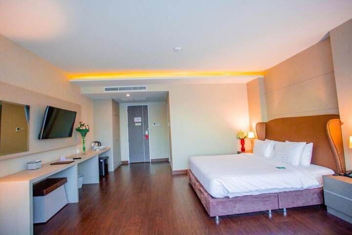 Room 8 of 26