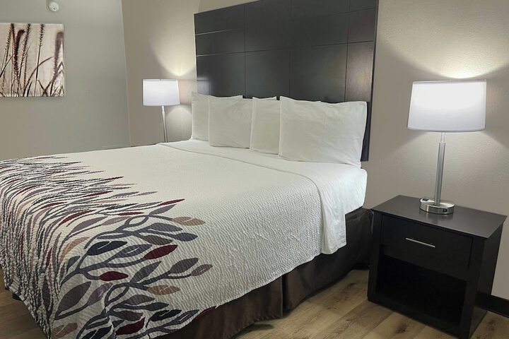 Room 6 of 13
