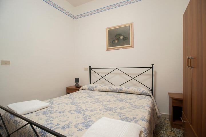 Room 16 of 48