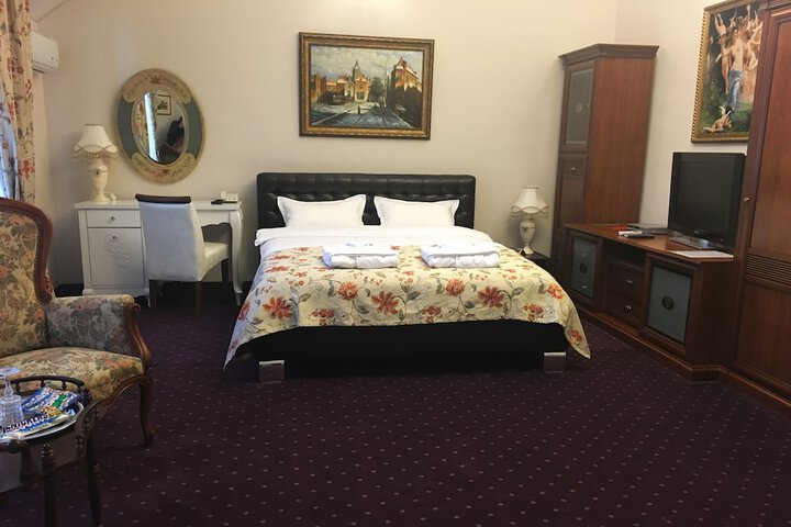 Room 14 of 37