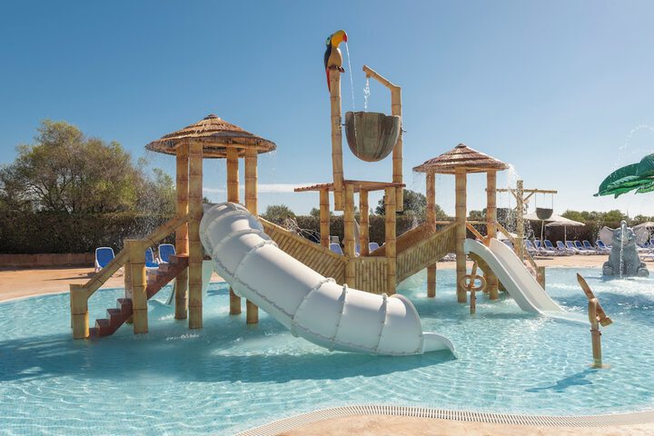 Hotel with Pool