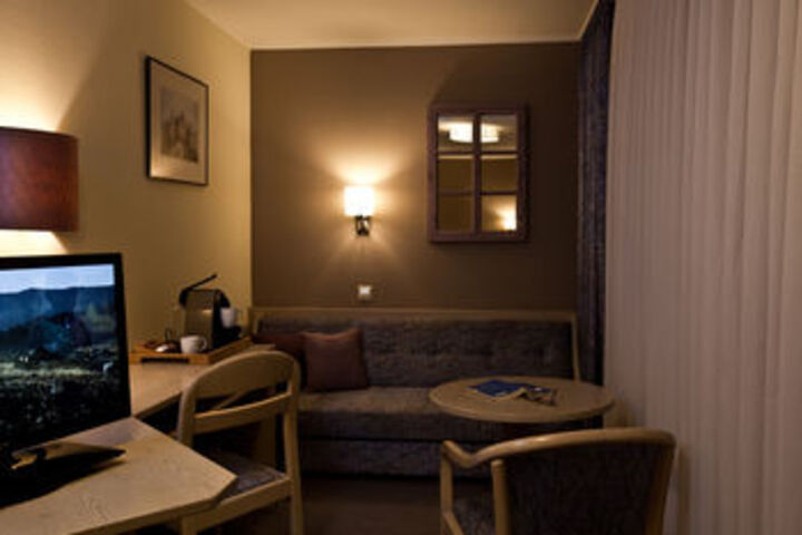 Room 12 of 21