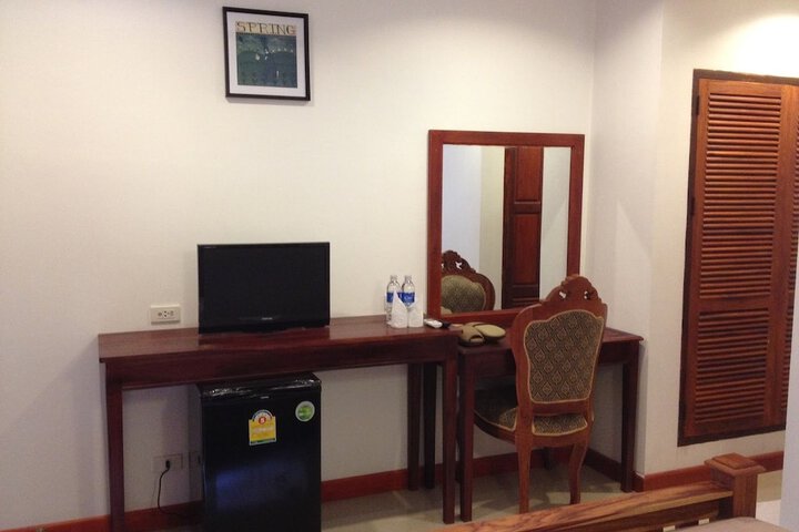 Room 11 of 32