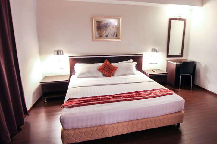 Room 5 of 44