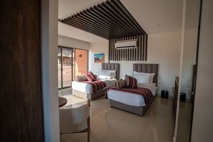 Room 34 of 160