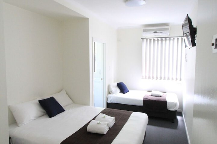 Room 8 of 73