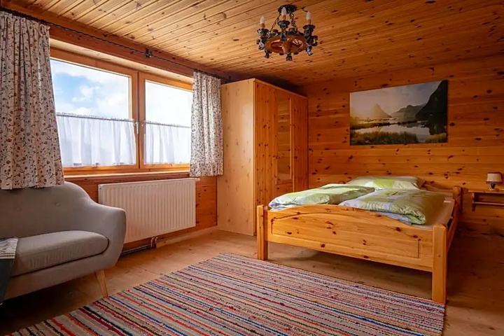 Room 4 of 15