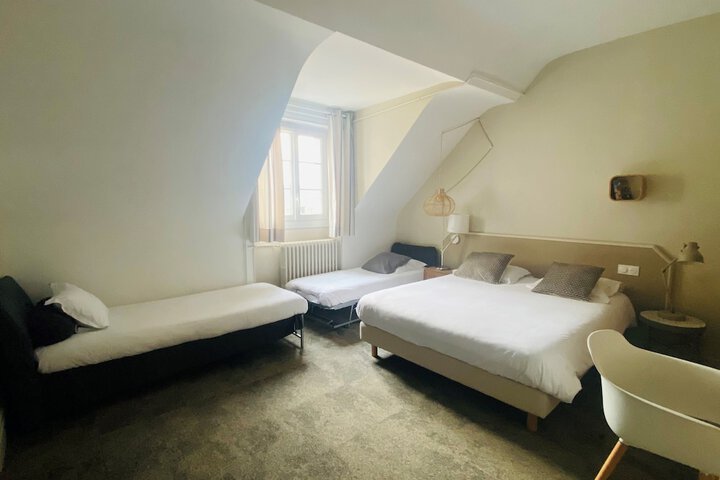 Room 27 of 94